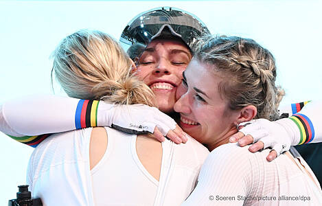 Die Bahnrad-Frauen Lea Sophie Friedrich, Emma Hinze und Pauline Grabosch. Foto: Soeren Stache/picture alliance/dpa.